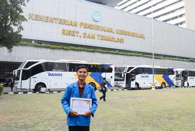 Mahasiswa Universitas Bina Sarana Informatika (UBSI) Kampus Pontianak, berpartisipasi dalam ajang nasional Festival Pelajar Unggulan yang diselenggarakan oleh Yayasan Duta Inspirasi Indonesia. 