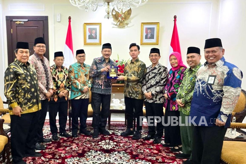 Wakil Presiden (Wapres) RI Gibran Rakabuming Raka menerima kunjungan dari Badan Amil Zakat Nasional (BAZNAS) RI.