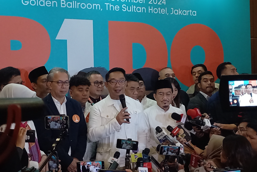 Calon gubernur (cagub) Jakarta nomor urut 1 Ridwan Kamil saat konferensi pers di Hotel Sultan, Jakarta Pusat, Rabu (27/11/2024)