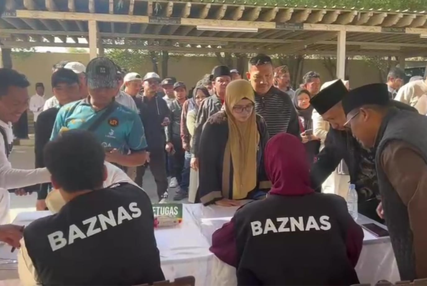 Badan Amil Zakat Nasional (BAZNAS) RI kembali menyalurkan daging Dam jamaah haji Indonesia sebanyak 6.298 paket daging olahan untuk 4.348 penerima manfaat, dari masyarakat Indonesia yang ada di Arab Saudi, Jumat (6/12/2024).