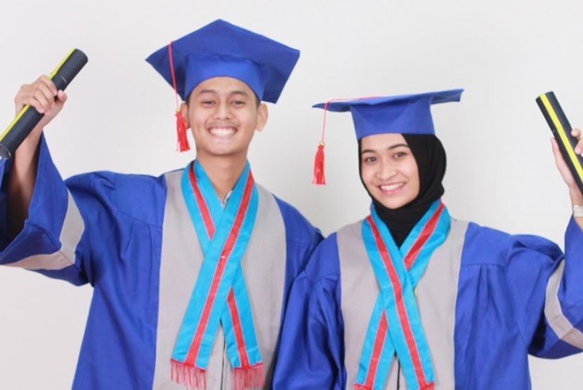 Cyber University akan menyelenggarakan wisuda ke-3 di Gedung Pewayangan Kautaman, Taman Mini Indonesia Indah (TMII), Jakarta Timur, pada 10 Desember 2024 mendatang.