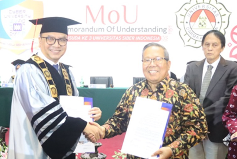 Dalam rangka memperkuat kolaborasi antar perguruan tinggi di Indonesia, Rektor Cyber University, Dr Gunawan Witjaksono, dan Rektor Universitas Darma Persada, Dr Agus Salim Dasuki, secara resmi menandatangani nota kesepahaman (MoU) pada acara Wisuda ke-3 Universitas Darma Persada, yang berlangsung di Gedung Pewayangan Kautaman, Taman Mini Indonesia Indah, pada Selasa, 10 Desember 2024.