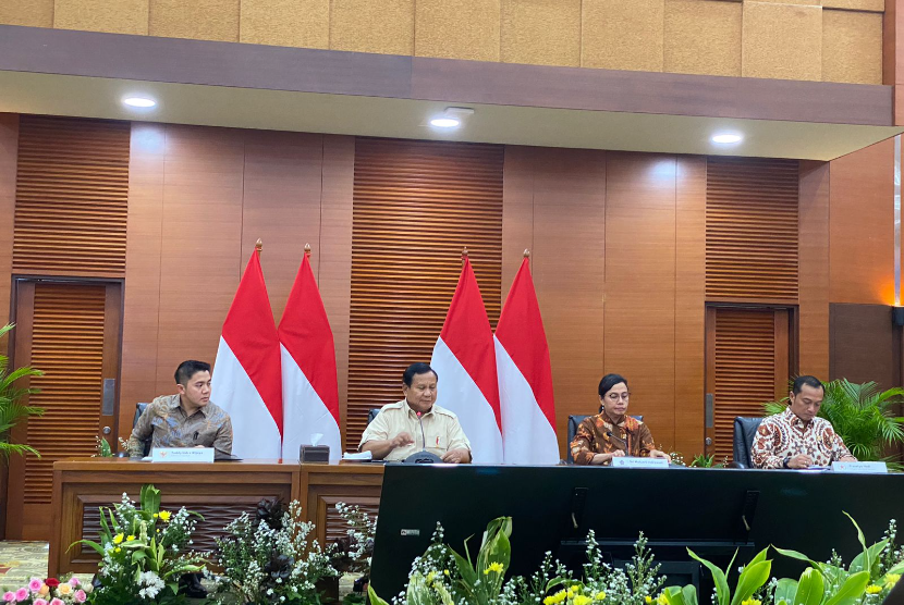 RI President Prabowo Subianto delivered the certainty of the 12 percent VAT policy at the Ministry of Finance Office on Tuesday (31/12/2024).