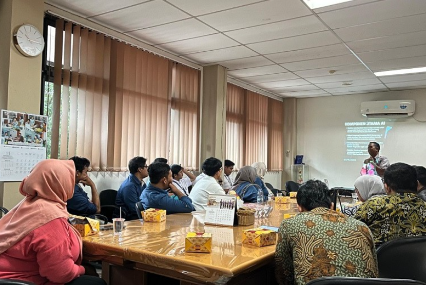 Luar biasa! Program Studi (Prodi) Teknologi Informasi Cyber University telah sukses menggelar kegiatan Pengabdian Kepada Masyarakat (PKM) berupa pelatihan teknologi AI yang tak hanya bermanfaat, tetapi juga membuka wawasan baru bagi pengurus Ruang Publik Terpadu Ramah Anak (RPTRA) di Kecamatan Jagakarsa, Jakarta Selatan, pada Rabu (4/12/2024) lalu.