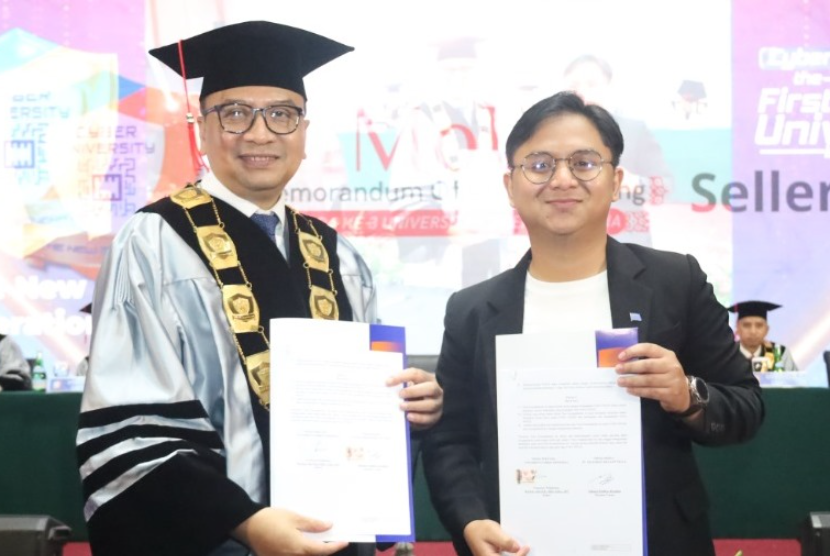 Cyber University, melalui Rektor Dr Gunawan Witjaksono, bersama PT Selleron Kreatif Niaga, resmi menjalin kerja sama strategis yang dituangkan dalam Nota Kesepahaman (MoU) pada momen Wisuda ke-3 Universitas Darma Persada di Gedung Pewayangan Kautaman, Taman Mini Indonesia Indah, Selasa, 10 Desember 2024.