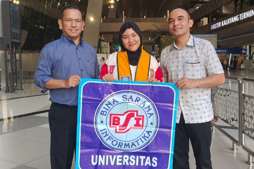 Kebahagiaan dan haru menyelimuti momen kepulangan Shafa Callista Raihana Arif, mahasiswi Program Studi Sastra Inggris Universitas BSI (Bina Sarana Informatika) sekaligus Awardee IISMA (Indonesian International Student Mobility Awards) 2024. 