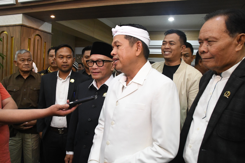 Pembangunan yang berkesinambungan atau berkelanjutan dengan lingkungan hidup menjadi salah satu harapan DPRD Jawa Barat kepada calon Gubernur dan Wakil Gubernur Jabar terpilih, Dedi Mulyadi dan Erwan Setiawan.