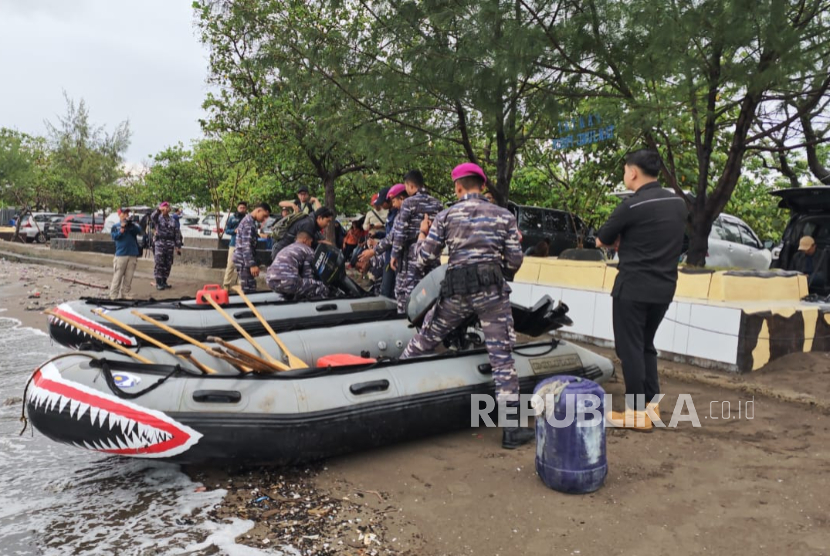 Ratusan Marinir Tiba di Tanjung Pasir, Bersiap Cabut Pagar Laut