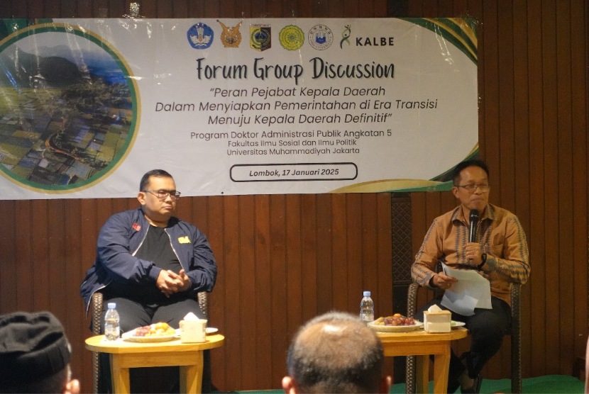 Mahasiswa Universitas Muhammadiyah Jakarta (UMJ) berdialog dengan PJ Bupati Lombok Timur untuk menyiapkan program pengabdian kepada masyarakat pada Jumat (17/1/2025) malam.