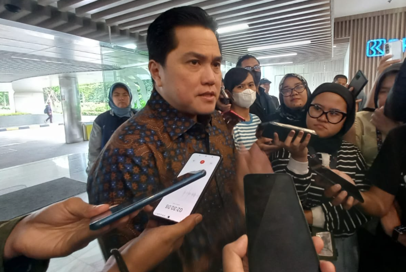 Menteri BUMN Erick Thohir dan Menteri Perhubungan Dudy Purwagandhi saat konferensi pers terkait persiapan Angkutan Lebaran 2025 di kantor Kementerian BUMN, Jakarta, Selasa (21/1/2025). 