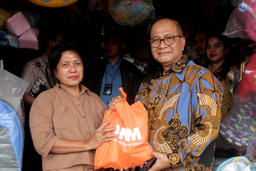 Seorang anak desa dari Bumiayu dapat menjadi inspirasi anak muda khususnya anak-anak desa. Arif Rahman Hakim kini berada di puncak karier sebagai Sekretaris Menteri UMKM dan merangkap sebagai Komisaris Utama PNM.