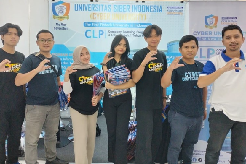 Setelah melewati masa sekolah dengan penuh prestasi, Jovinta Putri Hapsari kini menjalani perjalanan baru di Cyber University, sebagai mahasiswa penerima Beasiswa Jalur Undangan atau Smart Scholarship. 