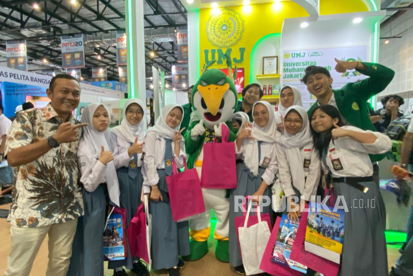 UPT Promosi dan Penerimaan Mahasiswa Baru (PMB) Universitas Muhammadiyah Jakarta (UMJ) mengikuti kegiatan Jakarta Campus Update 2025. Acara ini diselenggarakan pada 3-5 Februari 2025 di Kartika Expo Center, Balai Kartini Jakarta.