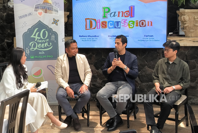 Group Managing Director dan CEO Bitsmedia, Nafees Khundker dan Chief Supply Chain Officer (CSCO) Enesis Group, Mudjibburrahman saat meluncurkan Kampanye Ramadhan 2025 di Indonesia bertema 40 Days of Deen, Rabu (12/2/2025).