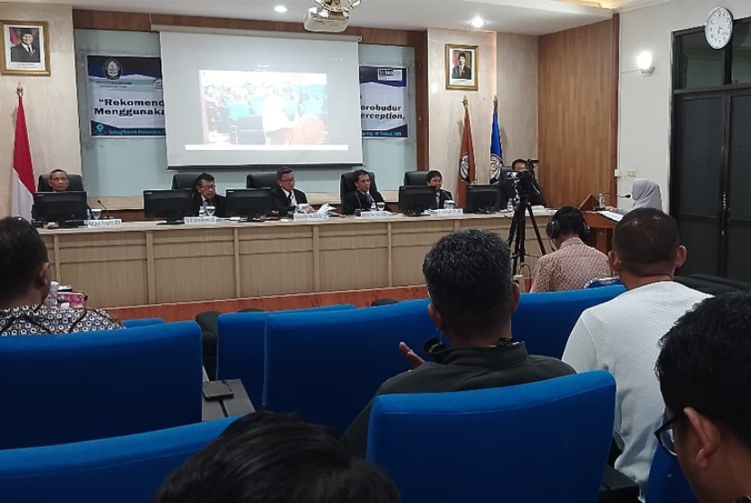 Candra Agustina, yang menjabat sebagai Kepala Program Studi Sistem Informasi Akuntansi, baru saja mengukir sejarah sebagai doktor pertama di bidang Sistem Informasi dari UBSI Kampus Solo setelah menyelesaikan studi doktoralnya di Universitas Diponegoro (UNDIP).