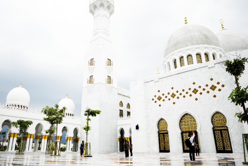 PT Waskita Karya (Persero) Tbk telah membangun dan merenovasi berbagai masjid besar di Indonesia.