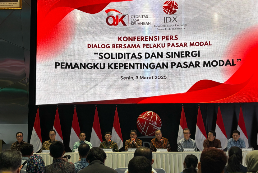 Konferensi Pers Dialog Bersama Pelaku Pasar Pasar Modal di Main Hall Bursa Efek Indonesia (BEI) Jakarta, Senin (3/3/2025).