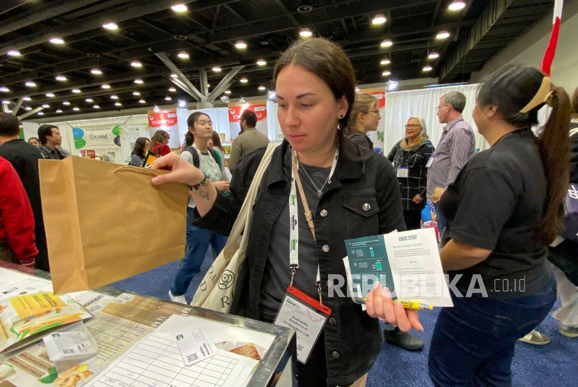 PT Pelabuhan Indonesia (Persero) atau Pelindo memfasilitasi salah satu usaha mikro, kecil, dan menengah (UMK) binaan, yakni CV Agradaya Indonesia di ajang pameran Canadian Health Food Association (CHFA) Now 2025, di Vancouver Convention Centre West, Kanada. 