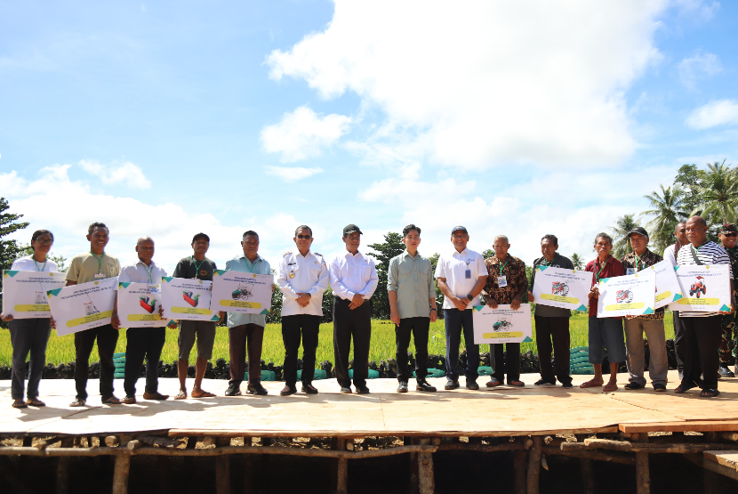  Wakil Presiden Gibran Rakabuming saat kunjungan kerjanya ke Desa Bautama Utara, Kecamatan Taebenu, Kabupaten Kupang, Nusa Tenggara Timur (NTT), Rabu (7/5/2025).