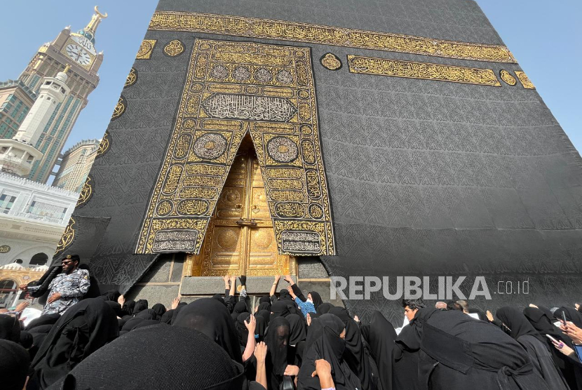 Calon jamaah haji mulai memadati Masjidil Haram di Makkah, Arab Saudi, Kamis (8/5/2025).