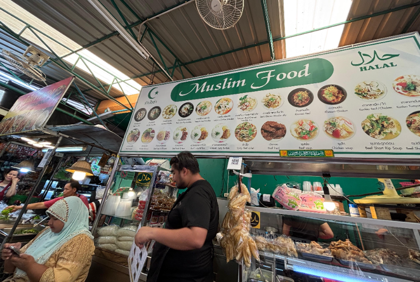 Wisatawan Muslim sudah tidak kesulitan mencari produk halal di Bangkok, Thailand. Produk dan sajian halal kian mudah ditemukan seiring meningkatnya kesadaran pelaku usaha lokal.