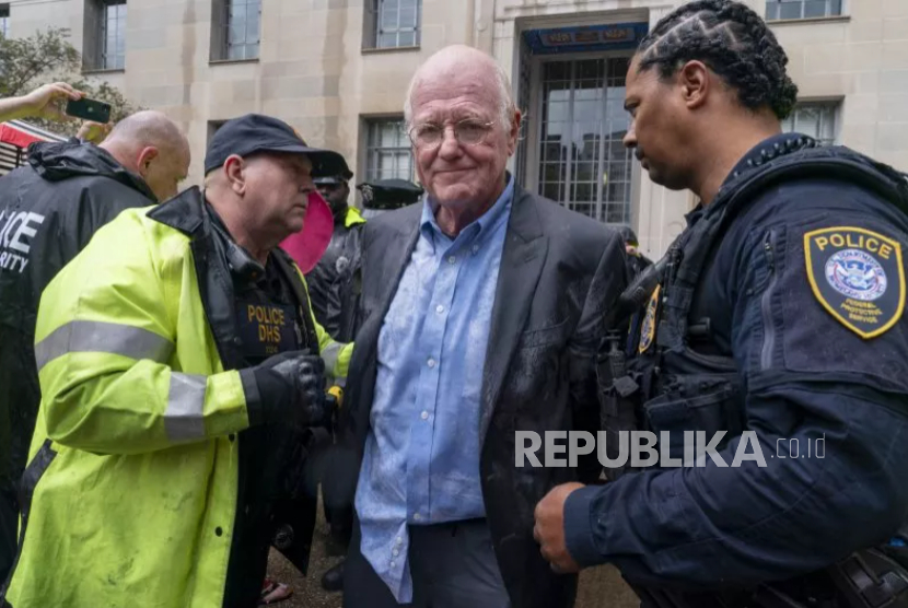 Ben Cohen, salah satu pendiri Ben & Jerry ditangkap oleh Polisi Departemen Keamanan Dalam Negeri pada 2023 lalu.