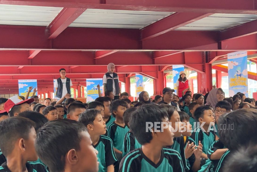 PT Pelabuhan Indonesia (Persero) atau Pelindo menggelar program edukatif Pelindo Mengajar di SDN Pulau Panggang 2 Pagi, Pulau Pramuka, Kepulauan Seribu. 