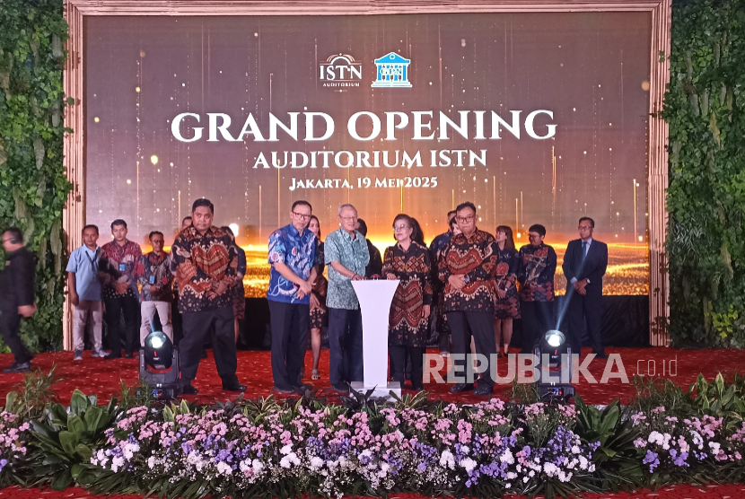Grand launching auditorium Institut Sains dan Teknologi Nasional (ISTN) di Jakarta pada Senin (19/5/2025).