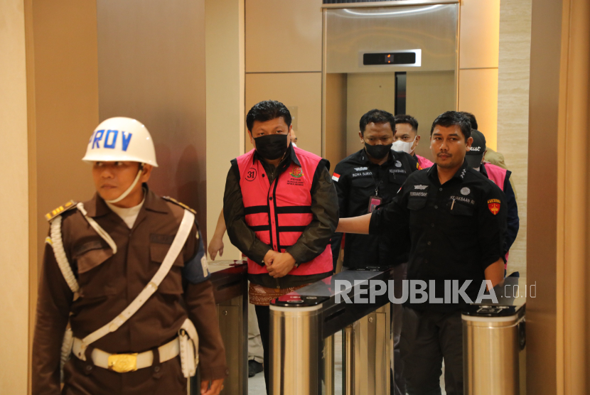 Dirut PT Sritex 2005-2021 Irwan Setiawan Lukminto (ISL) ditangkap Kejaksaan Agung  sebagai tersangka korupsi pemberian fasilitas kredit bank pemerintah, Rabu (21/5/2025)..