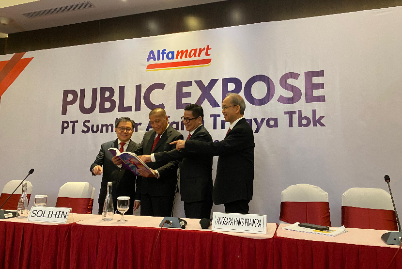 Public Expose PT Sumber Alfaria Trijaya (Alfamart/AMRT) di Alfa Tower, Alam Sutera, Tangerang, Banten, Kamis (22/5/2025). 