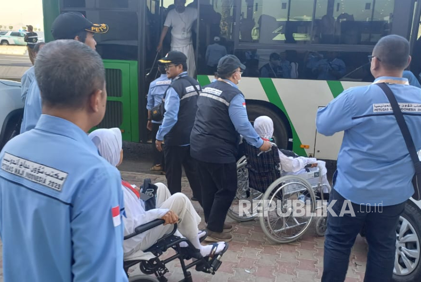 Jamaah haji Indonesia diberangkatkan untuk melakukan safari wukuf, Jumat (6/6/2025).