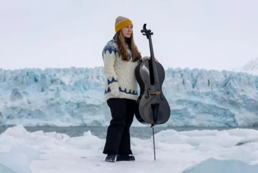 Musisi asal Inggris, Sarah Smout.