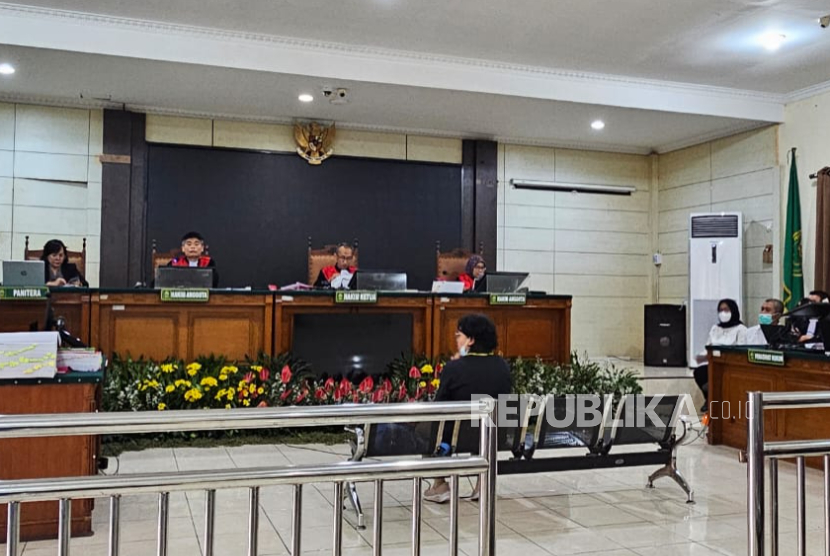 Suasana sidang kasus dugaan perundungan dan pemerasan almarhumah Aulia Risma Lestari, mahasiswi PPDS Anestesia Universitas Diponegoro, di Pengadilan Negeri Semarang, Jawa Tengah, Rabu (11/6/2025). 