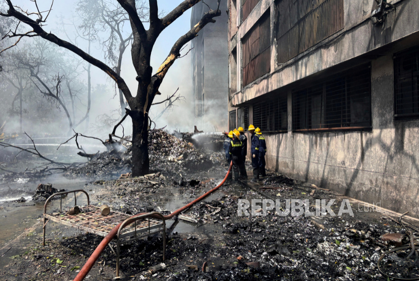 Pesawat Air India Berisi 244 Penumpang dan Awak Jatuh di Ahmedabad