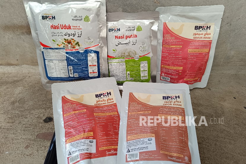 Makanan instan siap saji yang dikonsumsi jamaah haji Indonesia pada musim haji 2025.