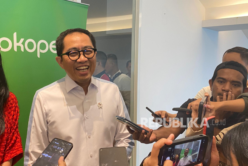 Wakil Menteri Perindustrian RI Faisol Riza saat hadir dalam acara Tokopedia dan TikTok Shop bersama Kemeperin Angkat Lokal Cepat Terkenal (Kalcer) di Tokopedia Tower, Jakarta Selatan, Kamis (19/6/2025).