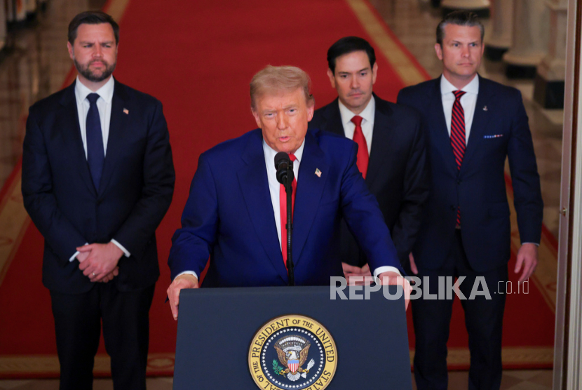 Presiden Donald Trump didampingi Wakil Presiden JD Vance, Menteri Luar Negeri Marco Rubio dan Menteri Pertahanan Pete Hegseth berbicara soal serangan ke Iran, Ahad (22/6/2025).