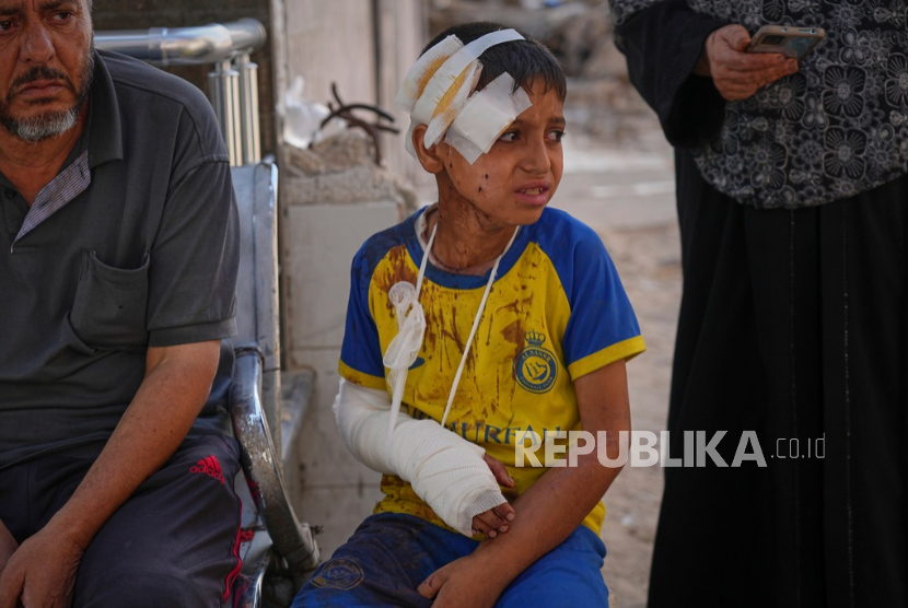 Israel Bunuh Hampir 100 Orang di Kafe, Rumah Sakit, dan 'Pusat Bantuan' di Gaza