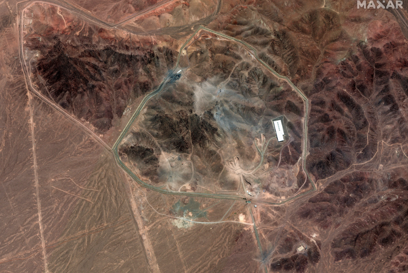 Citra satelit menunjukkan kerusakan di fasilitas pengayaan Fordo setelah serangan AS di Iran pada 23 Juni 2025. 