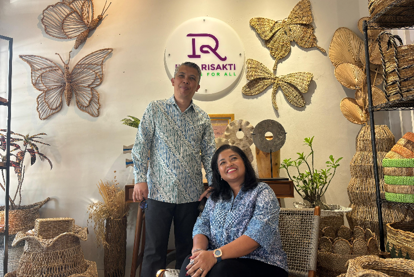 Pemilik UMKM Indo Risakti Windu Sinaga dan Riris Simanjuntak.  