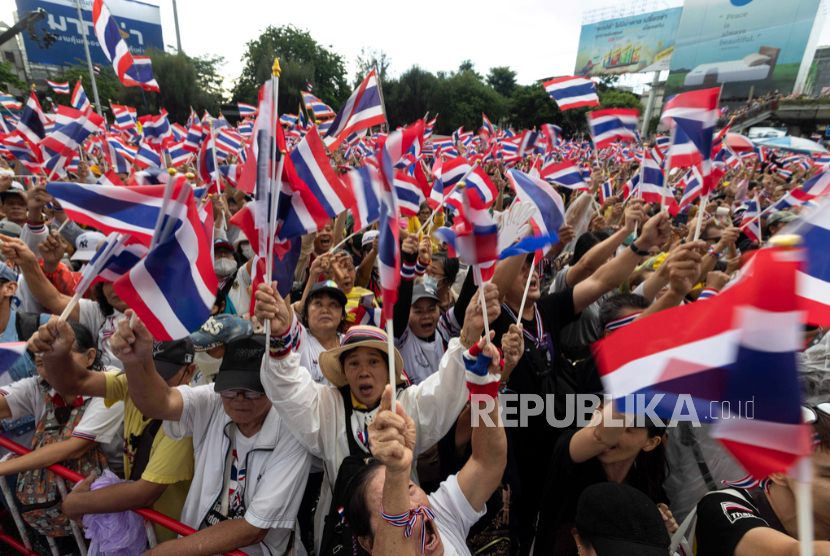 Mahkamah Thailand Berhentikan PM Thailand