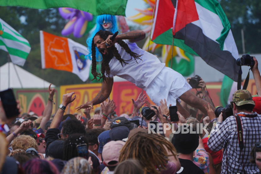 Bob Vylan tampil di West Holts Stage, selama Festival Glastonbury di Worthy Farm di Somerset. Inggris, Sabtu 28 Juni 2025.