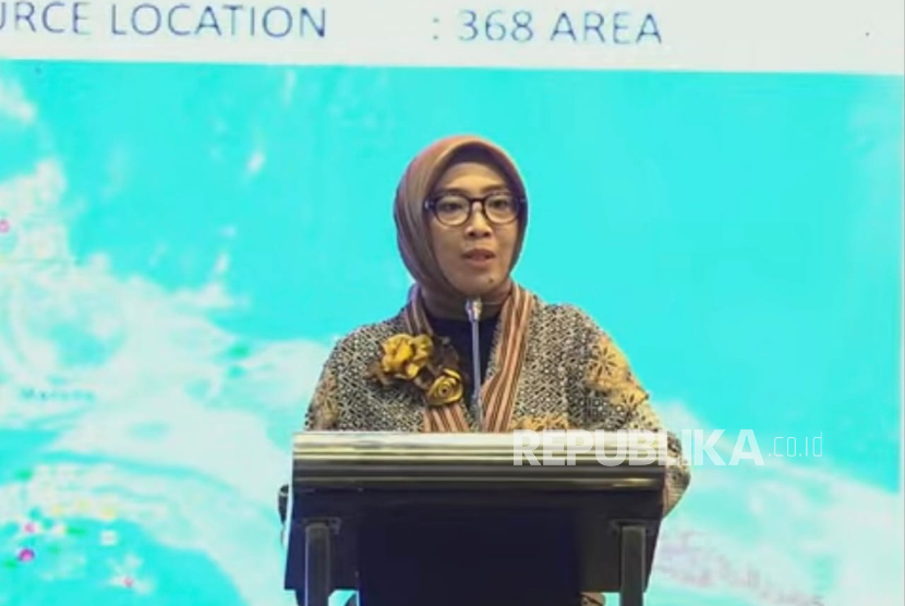 Direktur Jenderal Energi Baru Terbarukan dan Konservasi Energi (EBTKE), Kementerian ESDM, Eniya Listiani Dewi, saat memberikan arahan pada diskusi Konsultasi Publik Perubahan Peraturan Pemerintah Nomor 7 Tahun 2017 tentang Panas Bumi untuk Pemanfaatan Tidak Langsung, di Hotel Aryaduta, Menteng, Jakarta, Kamis (3/7/2025).