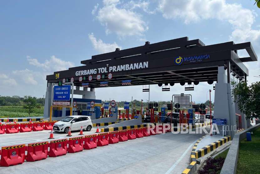 Suasana exit Tol Klaten-Prambanan yang resmi dioperasikan pada Rabu (2/7/2025). Klaten-Prambanan merupakan salah satu ruas dalam proyek Tol Semarang-Yogyakarta. 