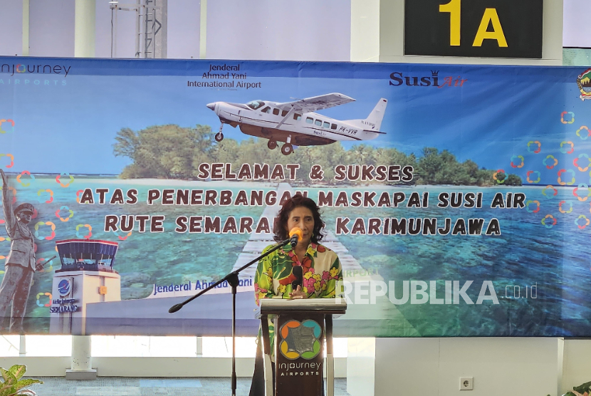 Gubernur Jawa Tengah Ahmad Luthfi dan Presiden Direktur PT ASI Pudjiastuti Aviation, Susi Pudjiastuti, menghadiri acara peresmian penerbangan perdana maskapai Susi Air dari Bandara Jenderal Ahmad Yani Semarang ke Bandara Dewadaru di Karimunjawa, Kabupaten Jepara, Jumat (4/7/2025).