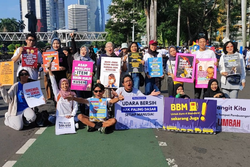 Kampanye “Gerakan Kembalikan Langit Biru Kita” yang digelar di Jakarta, Ahad (6/7/2025)