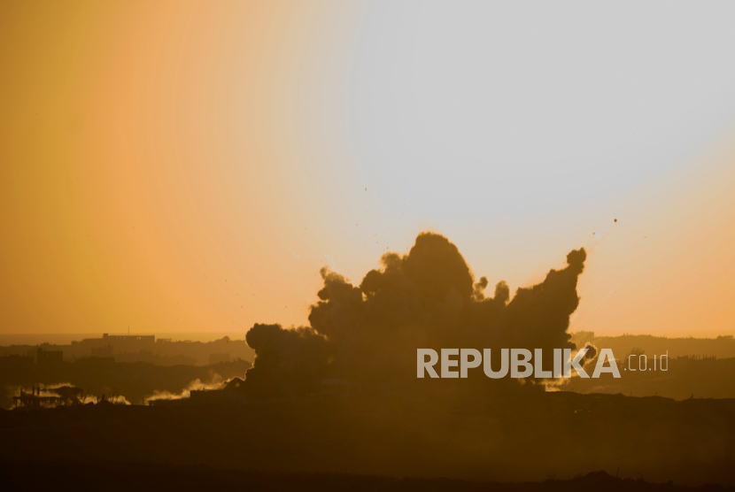 Terkait situasi di Gaza, para pejabat ASEAN juga menyatakan keprihatinan mendalam atas ketegangan yang terus berlanjut di Timur Tengah. 