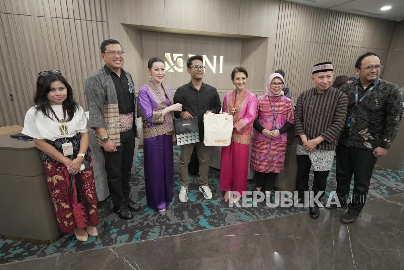 PT Bank Negara Indonesia (Persero) Tbk atau BNI memaknai Hari Ulang Tahun (HUT) ke-79 dengan menyapa langsung nasabah setianya.