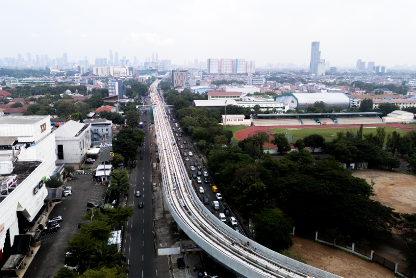 PT Waskita Karya (Persero) Tbk mengungkapkan, realisasi pengerjaan Light Rail Transit (LRT) Jakarta Fase 1B rute Velodrome-Manggarai sudah mencapai 57,75 persen.