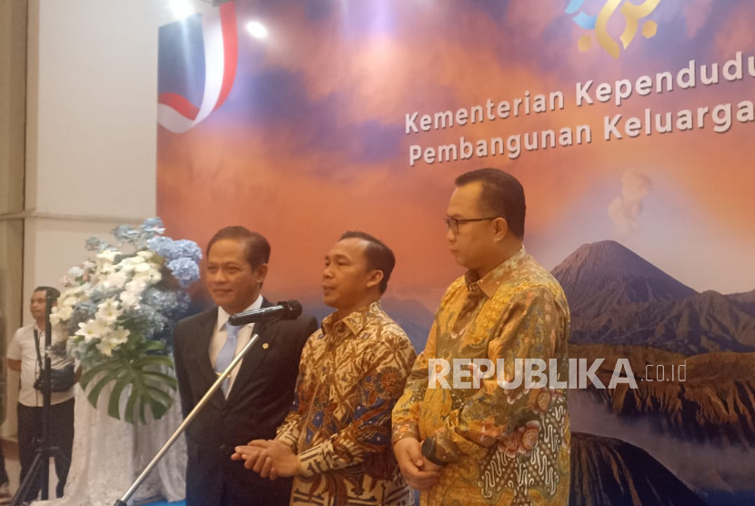 Menteri Lingkungan Hidup (LH) Hanif Faisol Nurofiq mengingatkan, era bonus demografi yang dialami Indonesia harus disertai dengan peningkatan kualitas lingkungan hidup untuk memastikan tumbuh kembang anak berjalan optimal.